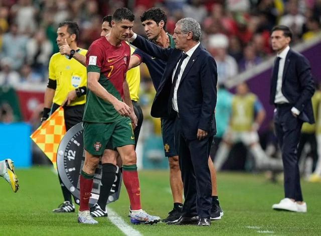 C罗笑称：我碰到了球 B费承认：原以为首球是C罗的