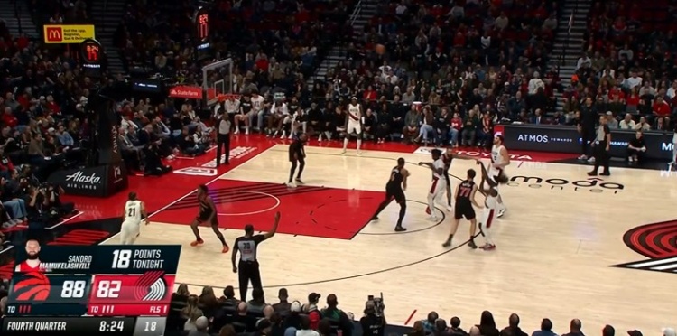 开云体育入口-火力全开！朱·霍勒迪里突外投再得7分 帮助球队顽强咬住