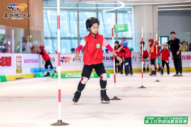 1625749184621026138.jpg 开云体育入口-湖南青少年冰上训练营选拔赛举行 6人获机会赴京